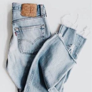 🆑NEED TO SELL! Authentic Vintage Levi's Mom jeans